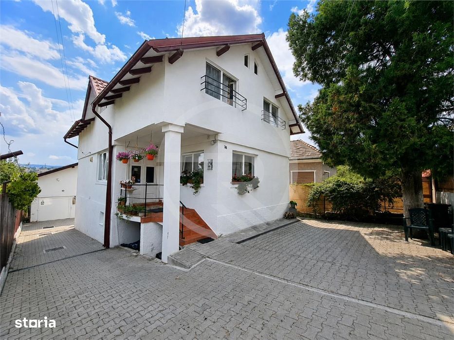 Casa individuala, 8 camere, situata in cartierul Dambul Rotund!