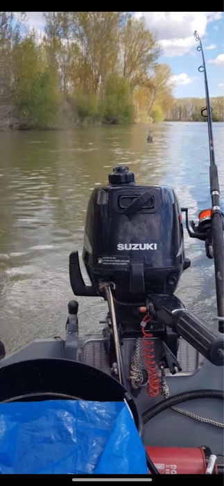 Barca cu motor si sonar