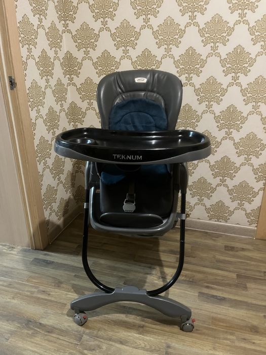 Стульчик для кормление в отличном состояний