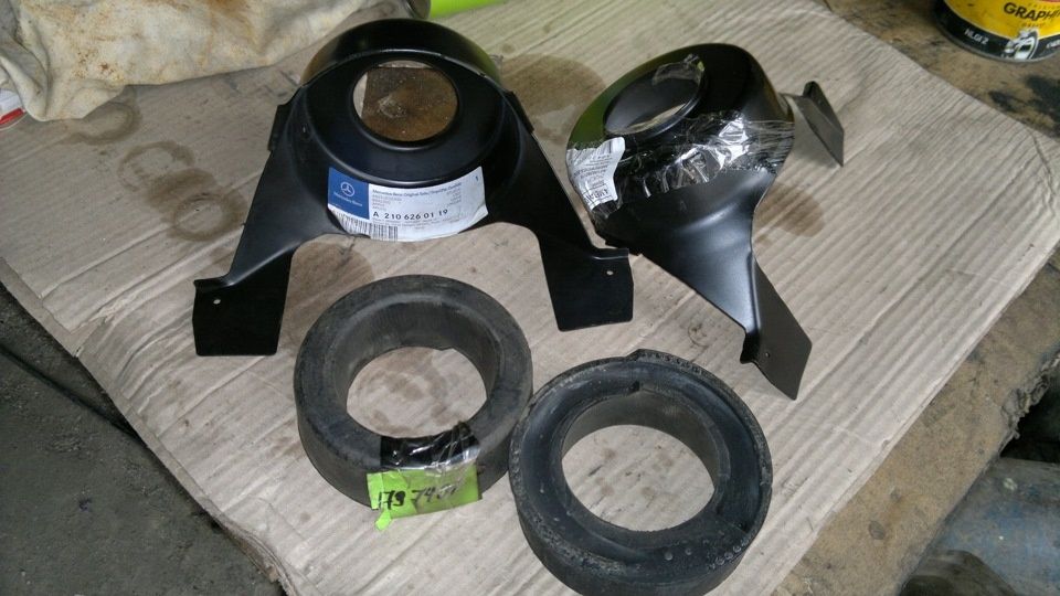 Чашка передний Мерседес w202/w210 в наличии