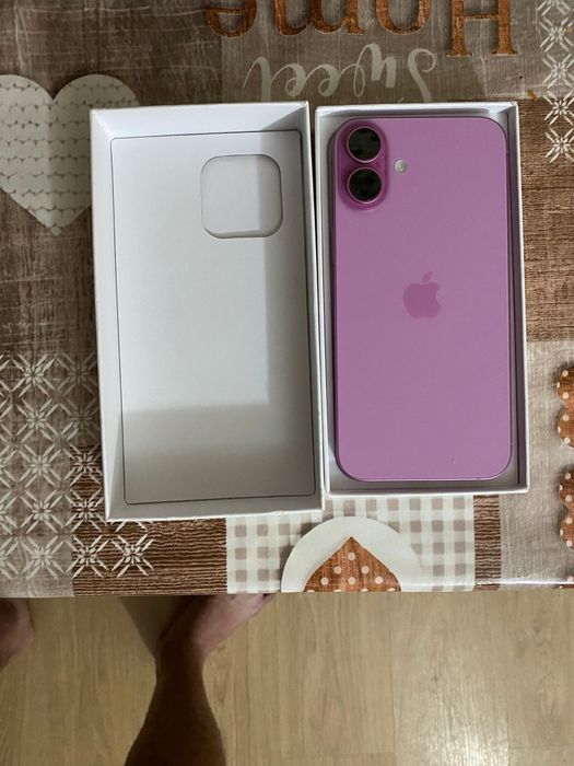 iPhone 16 plus pink