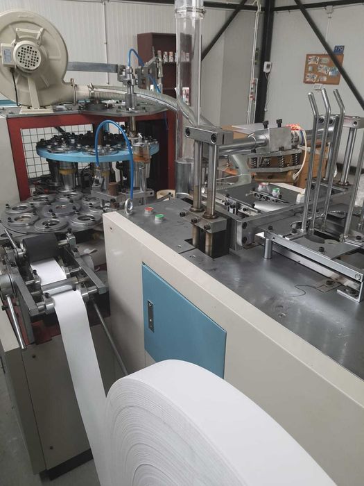 Masina automata de produs pahare din carton, a functionat doar pentru probe
