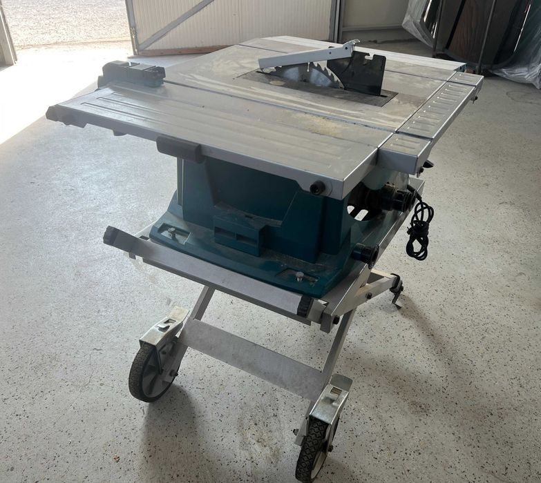 Fierastrau circular Makita MLT100 cu masa pliabila pe roti 1500W