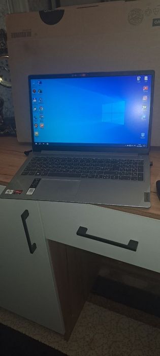 Lenovo ноутбук сотилади