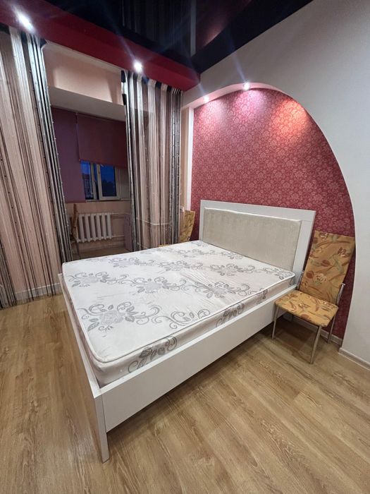 Кровать двуспальная.