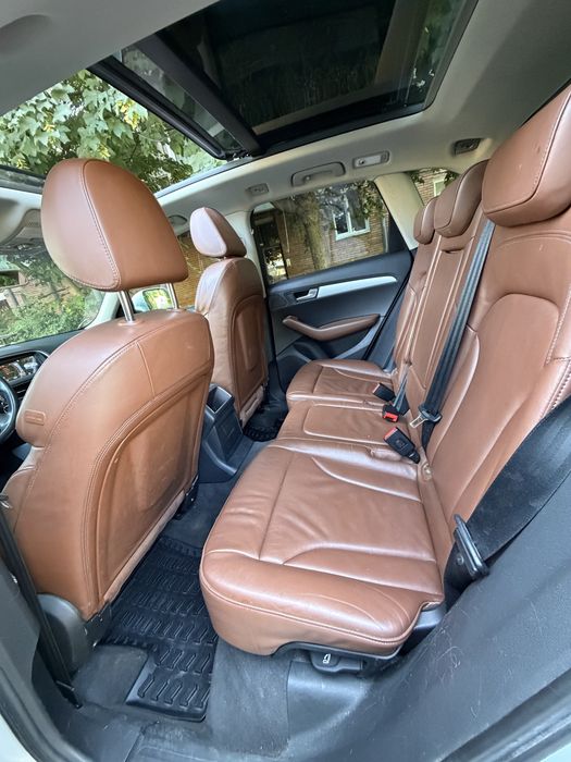 ** Audi Q5 * Quattro  **
