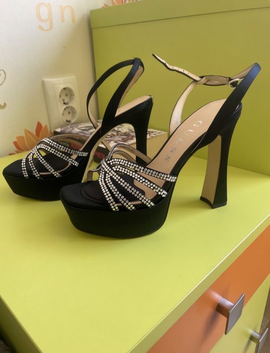 Дамски сандали Guess