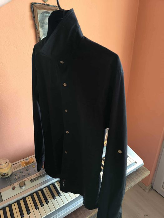 Черна маркова риза