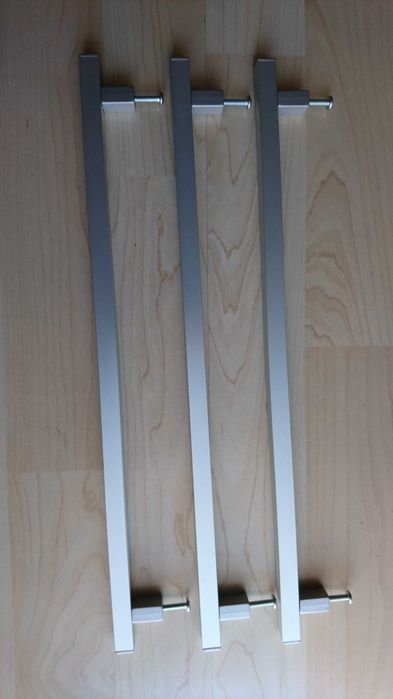 Продавам 3 иноксови метални дръжки за чекмеджета на скрин