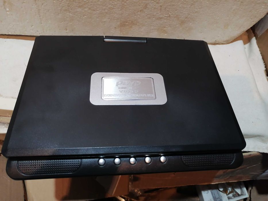 Продавам чисто ново ТВ с ДВД 9.8'' за кола дома каравана улицата