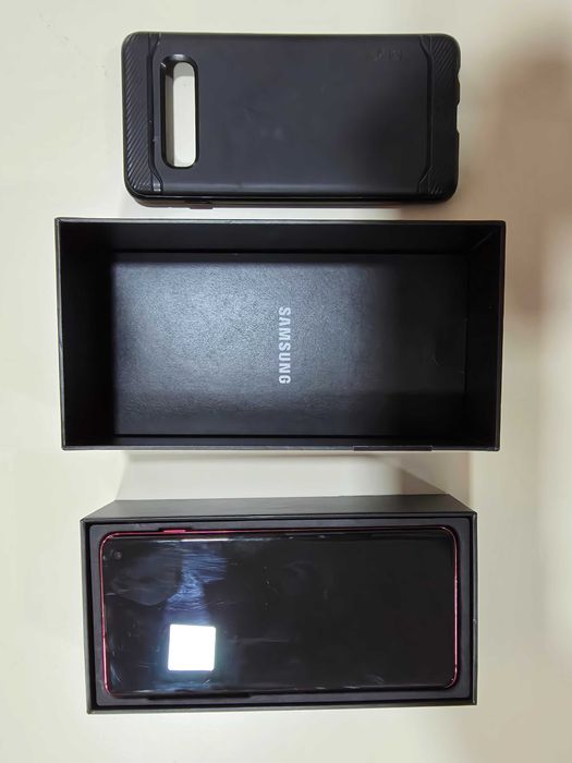 Мобилен телефон SAMSUNG S10