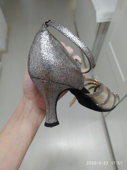 Продам бальные туфли