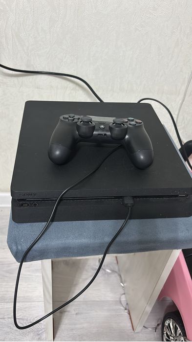 Продам playstation 4 SLIM