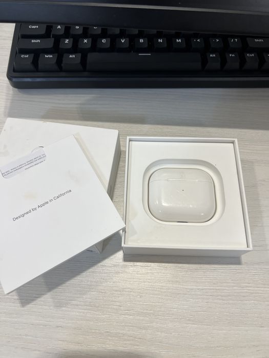 Продам Airpods 3