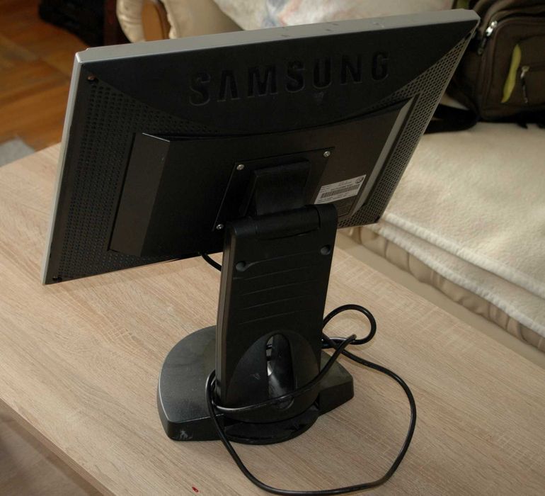 Monitor LCD 17,5 inchi Samsung 171 S 1280 x 1024 - cu defect