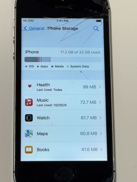 iPhone SE 1st gen (2016), 32GB, 100% батерия