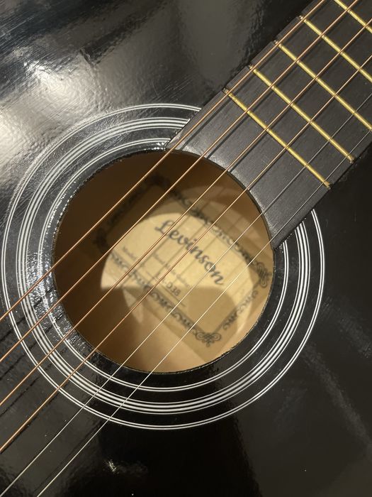 Гитара черная хорошая