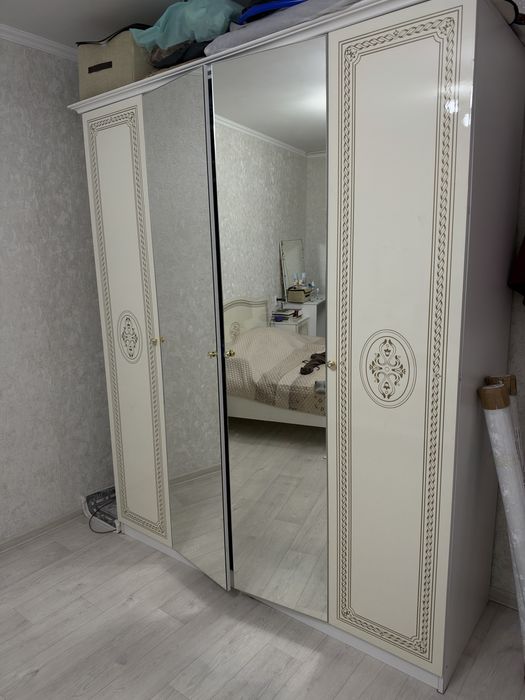 Продается спальный гарнитур