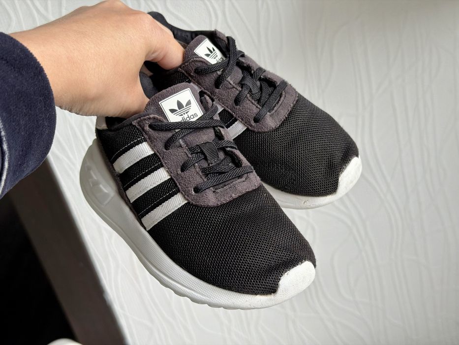 Кроссовки adidas оригинал 25р