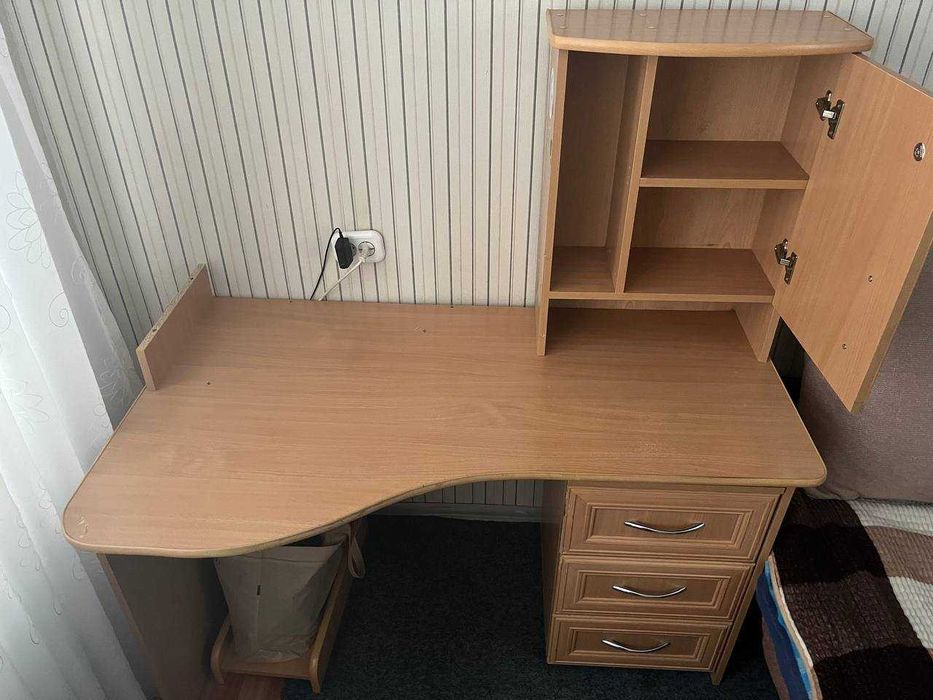 Стол компьютерный