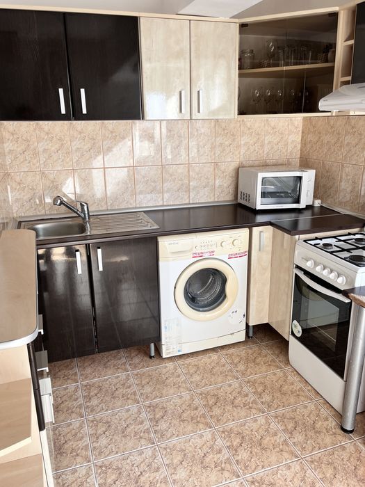 Garsonieră 28 mp, etaj 1, mobilată și utilată, loc de parcare – Împăratul Traian / Dragoș Vodă – 35.000 € negociabil”