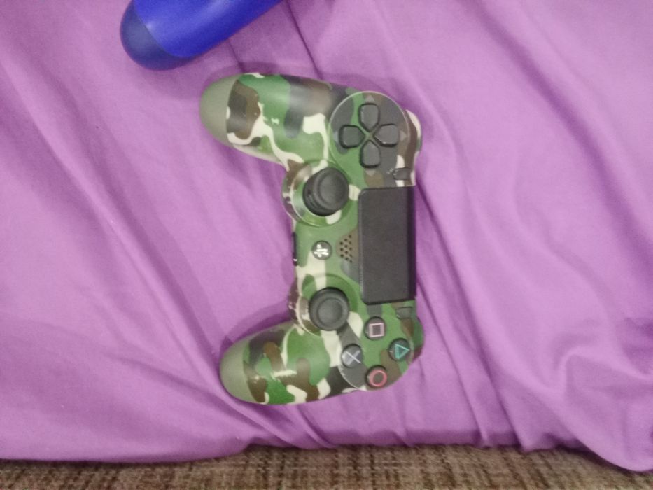 Playstation 4  1 терабайт Слим 14 игр + 3 джостика