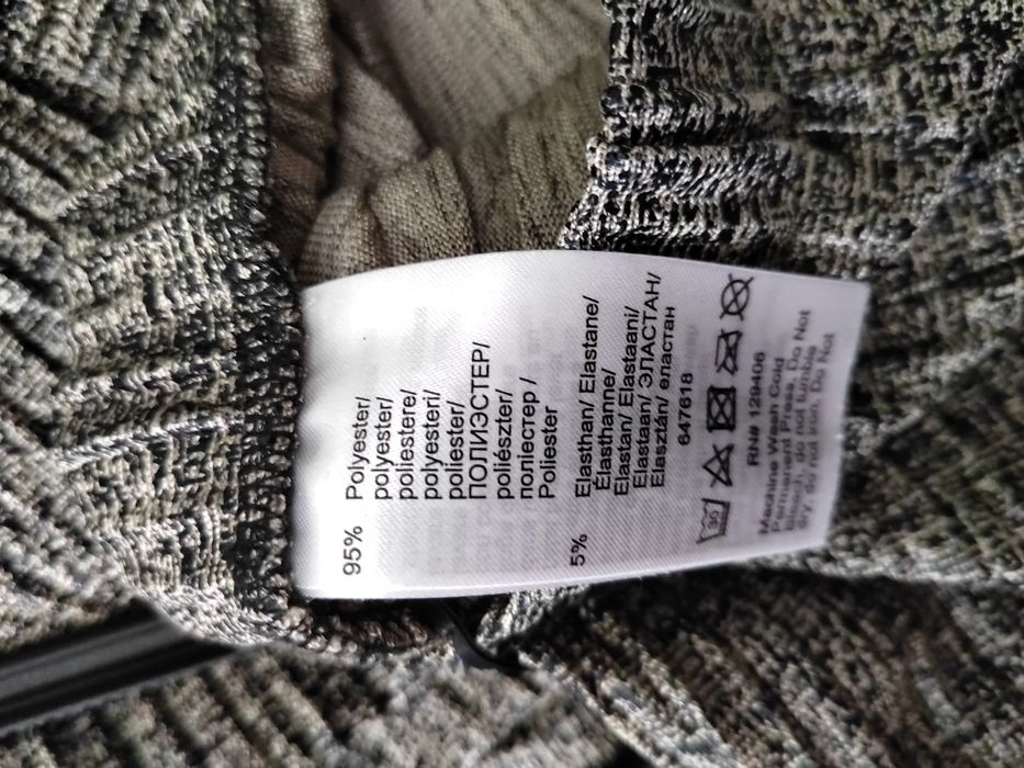 Pantalon damă material deosebit, chiar și la o ocazie