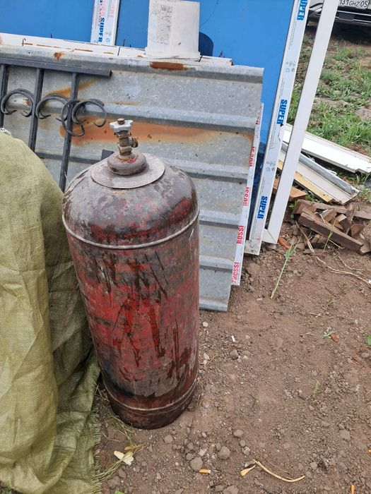 Продам газовый баллон две штуки