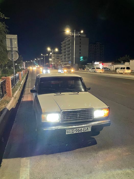 Vaz 2107 sotiladi