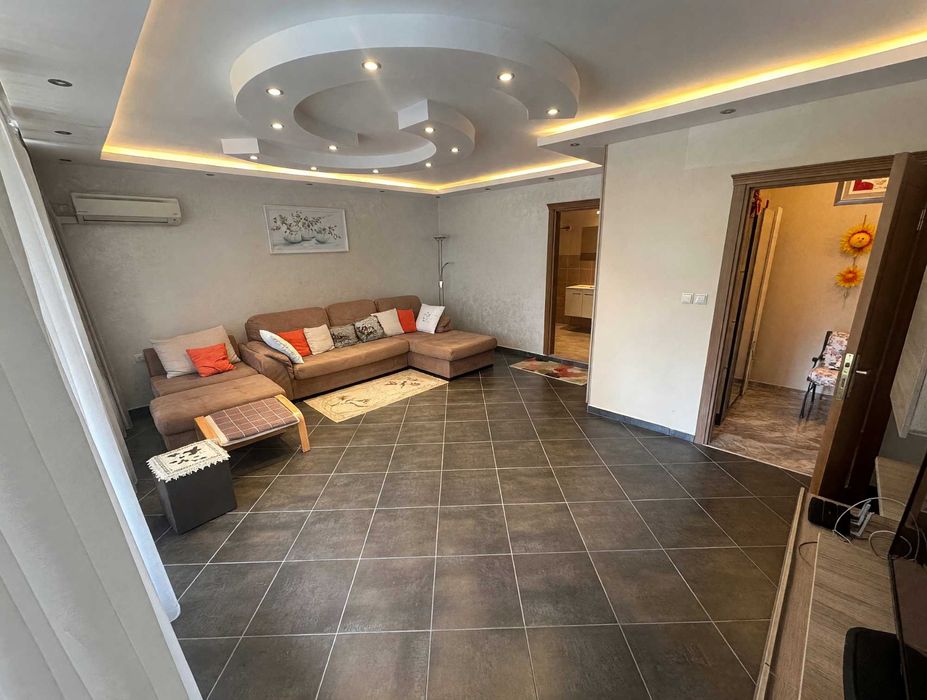 Продавам тристаен апартамент в кв. Лазур, гр. Бургас - снимка 22