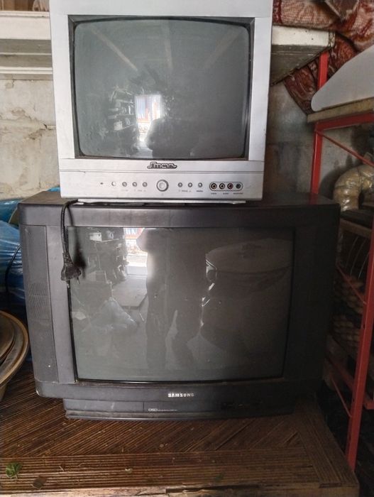 Продам телевизор 2 штуки.