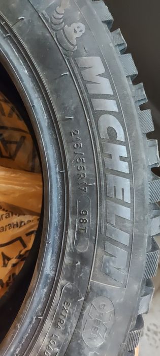 Продам комплект зимних шин