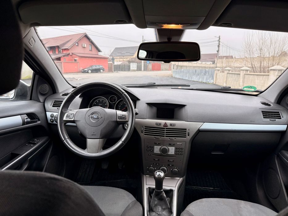 Opel Astra GTC 1.6 benzina