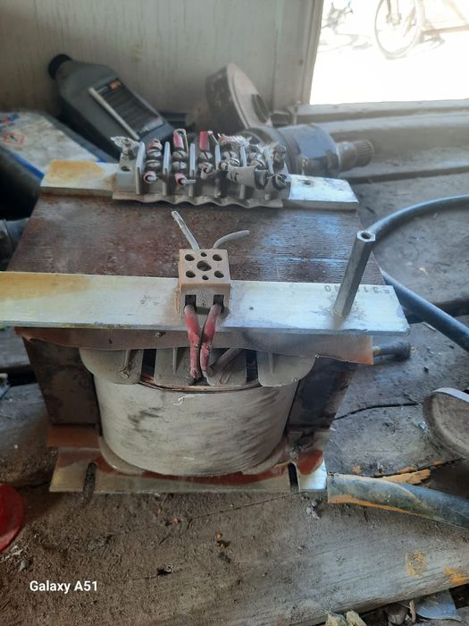 Трансформатор большой