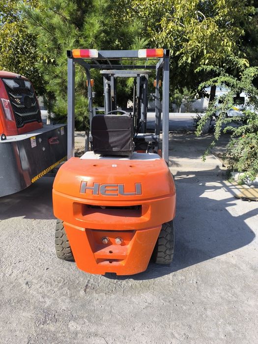 Kara uch yarim tonalik rabochi HELI