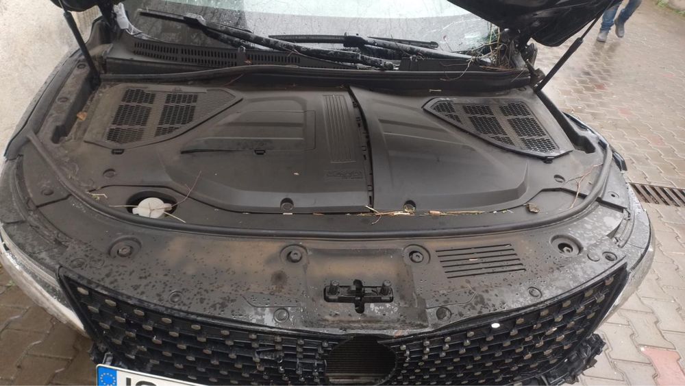 Vand Fengon avariat pentru casare