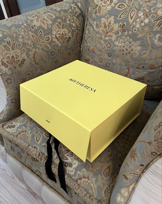 Продам коробки от MYTHERESA