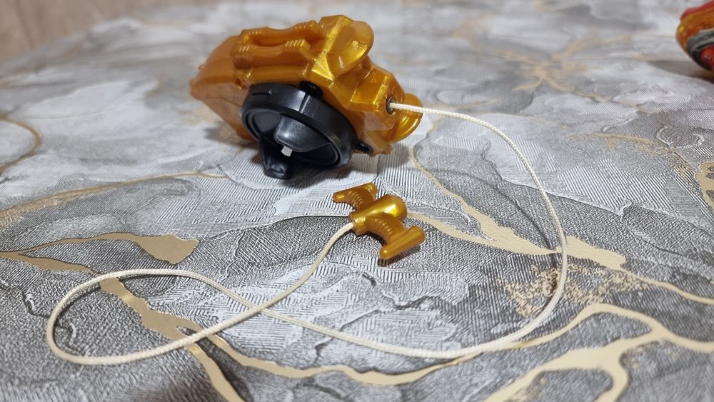 Beyblade burst б/у