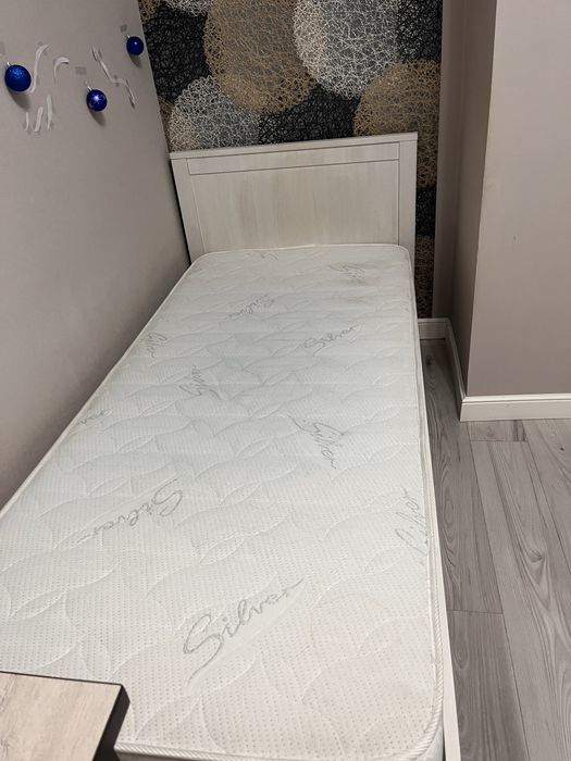 Кровать с матрасом