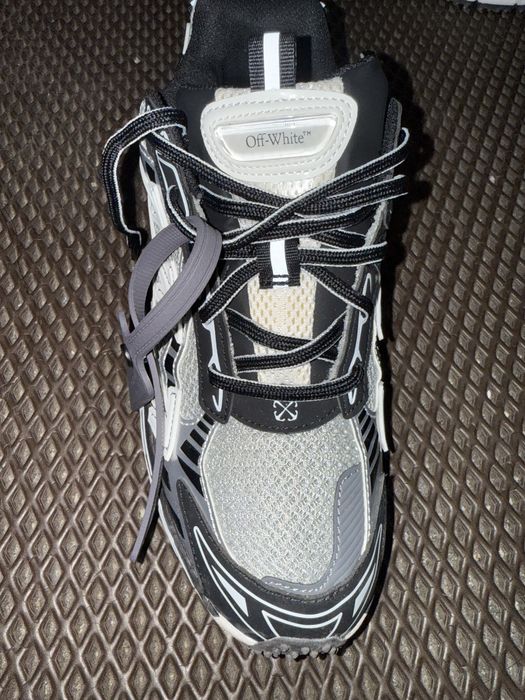 Off White Be Right Back