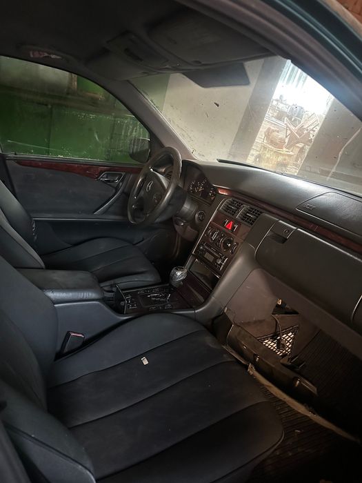 Dezmembrez mercedes w210 motor 2.7 Cdi