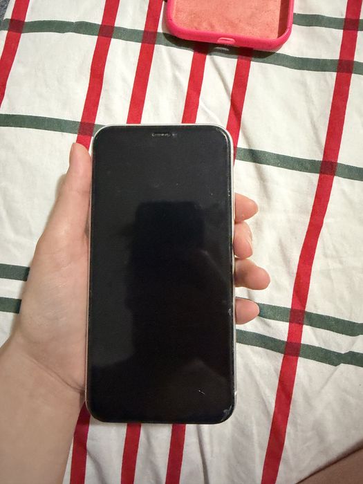 Прлдаю Айфон XR