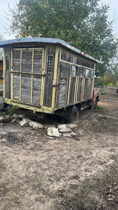 Продавам фургон монтиран върху камион