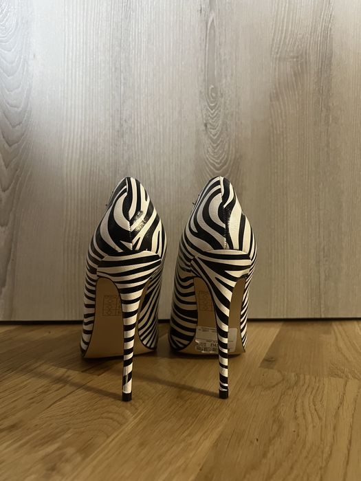 Обувки на ток - принт Зебра