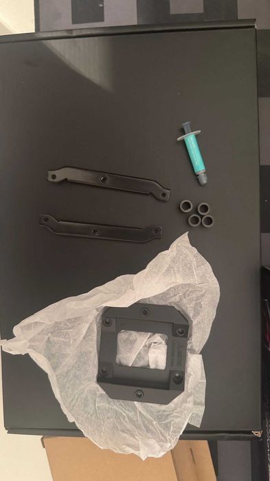 Corsair 2000D cu 3 coolere Arctic P12 și congelator de lichid Arctic, 3 AIO de 360 ​​mm, complet cu hardware de montare Intel (lipsește suportul am5)
