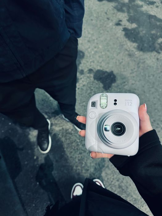 камера мини instax фиолетовая без пленок