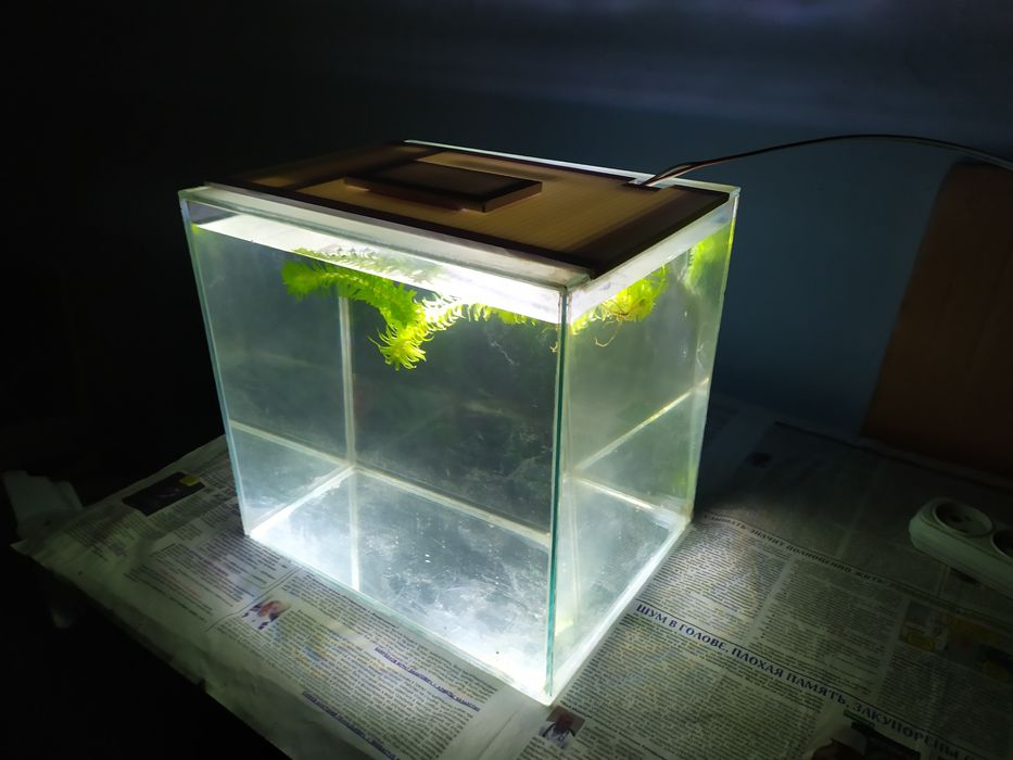 Аквариум 18л + комплект и рыбки.
