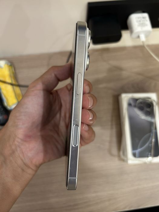 Продам iphone 16 pro 512gb