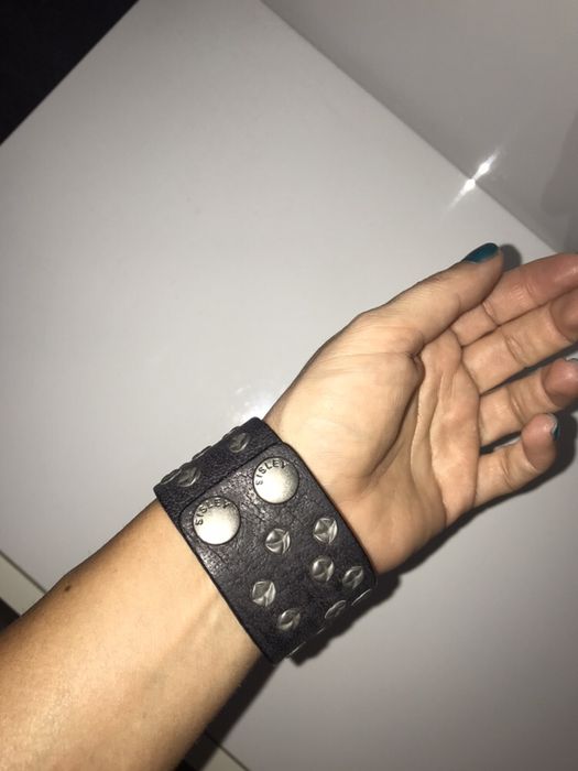 Кожена гривна Sisley