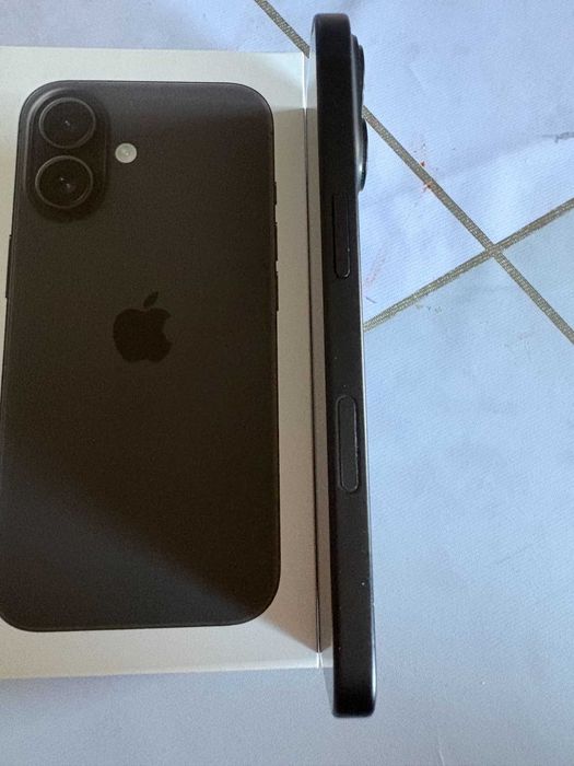 Apple iPhone 16  Black  128 GB  Като нов